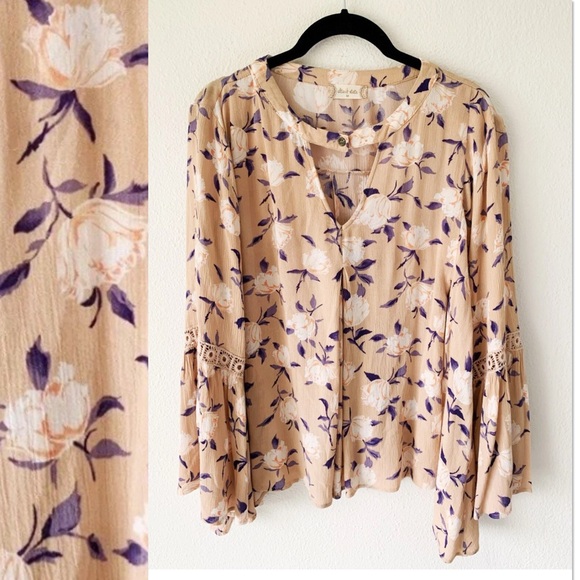 Altar'd State Boho Floral Top Keyhole Front Flare Sleeve Blouse Size Medium - Picture 14 of 14